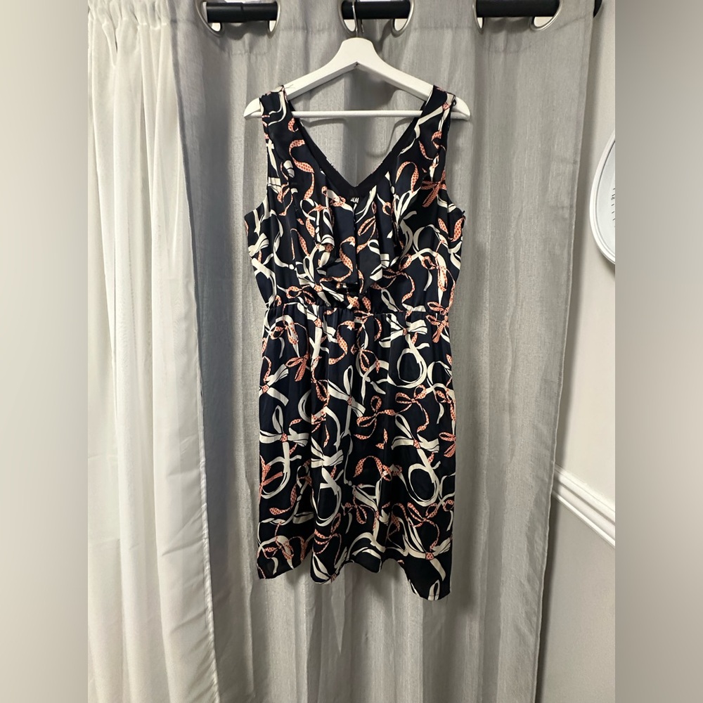 H&M Navy Mini Dress with Coral and White Chain Print